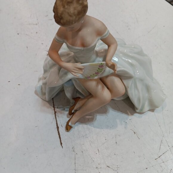 Vintage Wallendorf 1764 Porcelain Figurine Sitting Lady w/ Fan, Made in Germany - Picture 1 of 1
